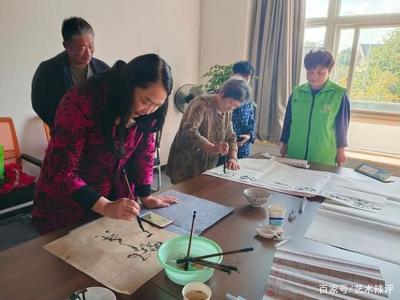 墨香融鄰里，筆韻繪春秋——桃園社區(qū)舉辦書法交流活動側(cè)記